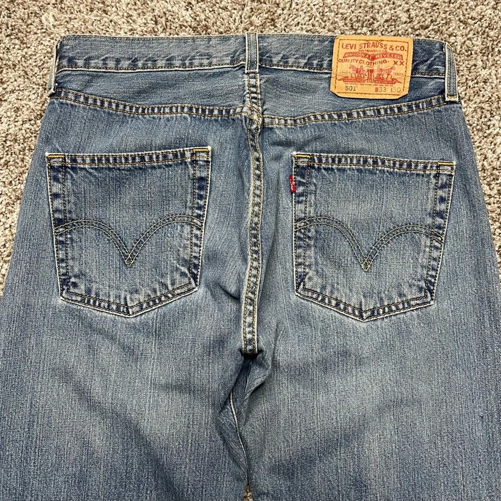 Levi's 501 Original Fit Medium Wash Button Fly Straight Jeans W33 L30